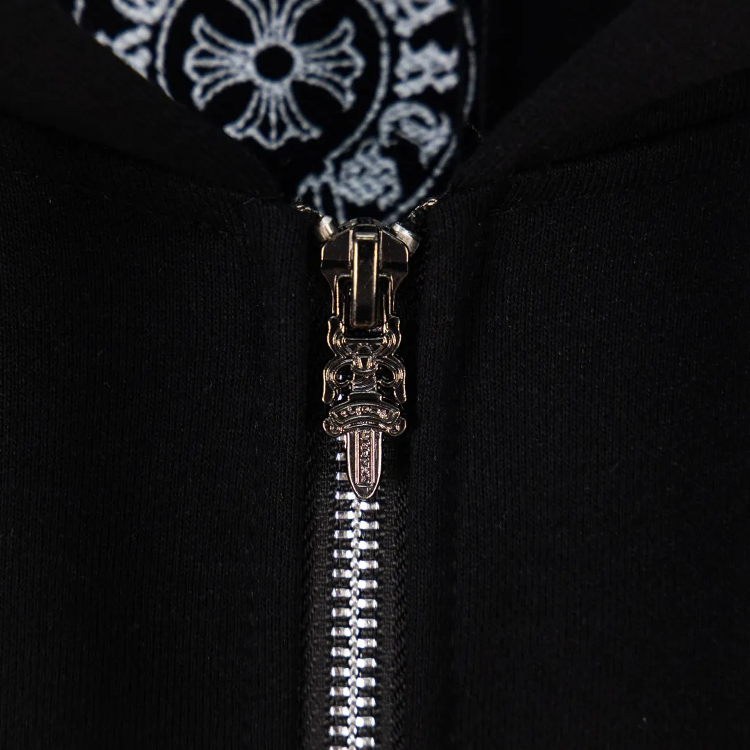 P330 zp version [exclusive supply] Chrome Hearts' latest Chrome Hearts Deadly Doll co-branded comic girl zipper long-sleeved hooded sweatshirt jacket. Heavy production. Scan the QR code to enter the official website in seconds. All customized original versions are the same. Many details. What you see is what you get. Look for the exclusive background. Zhengerbajing 500g pure cotton large terry fabric. All fabrics have been shrunk in advance. Quality first. What you see is what you get. The pattern will not change after one wash. Distinguish some disposable clothes in the market. Three standards Complete packaging, all original and customized, same style for men and women, versatile, more classic version, very unique color: black, size: S M L XL, number: MY10825